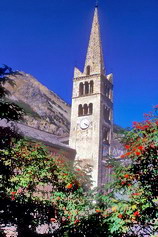 Névache - Église de Névache en août 2000 et Août 1979