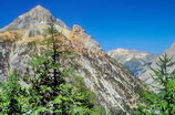 Nvache - Col de l'chelle - Aiguille Rouge (2545 m) - Au fond, le Mont Thabor (3178 m)