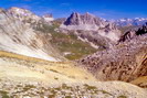 Vallée Étroite - Valle Stretta - Le cirque ouest dominé par le Mont Thabor (3178 m) et le Grand Séru (2888 m) - Au fond, le Mont Blanc et la Vanoise