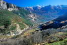 Vue générale des Vigneaux et de la basse vallée - au fond, le Pic de Peyre Eyraute et le Roc de Serre Chapelle