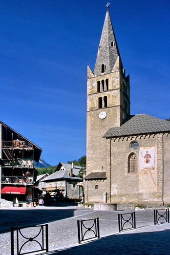 Vallouise - Place de l'glise en 2006