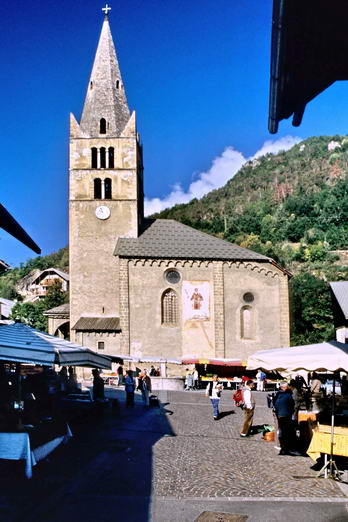 Vallouise - Place de l'glise en 2006 - March de septembre