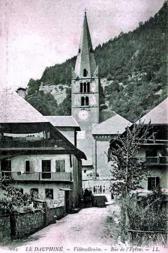Vallouise - Rue et Place de l'glise vers 1900