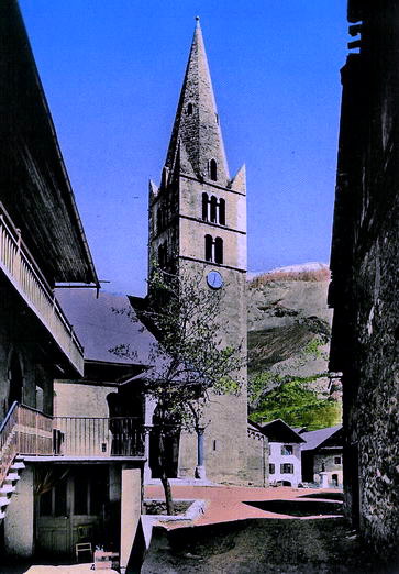 Vallouise - Place de l'glise dans les annes 1960