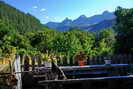 Entraunes - Estenc - Ferme des Louiqs - Aiguilles de Pelens (2523 m) depuis la terrasse