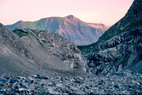 Tré la Tête - Glacier de Tré la Tête au lever du jour - Au fond, le Mont Joly (2525 m)