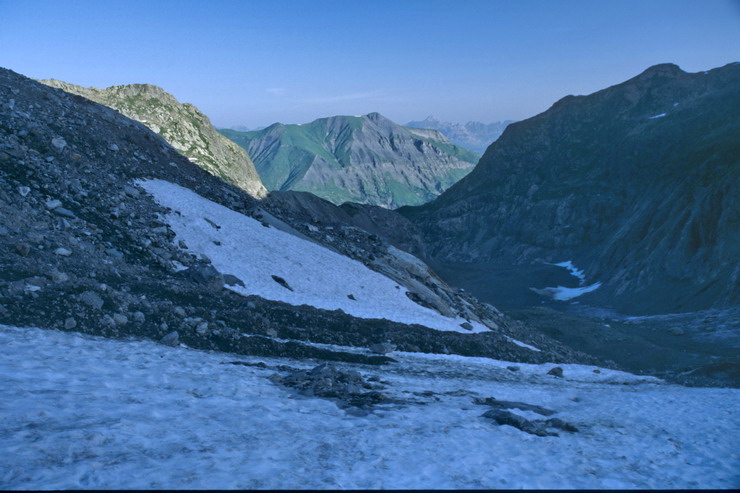 Tr la Tte - Monte au Col des Chasseurs (2720 m) - Au fond, le Mont Joly (2525 m)