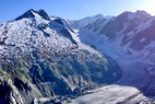 Tré la Tête - À g., Aiguille de la Bérangère (3425 m) et Dômes de Miage (3670 m) - Au centre, le Mont Blanc (4808 m) - À  d., Glacier de Tré la Tête - Aiguilles de Tré la Tête (3930 m) et des Glaciers (3816 m)