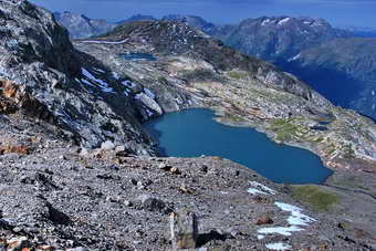 Massif des Grandes Rousses - Plateau des Petites Rousses - Lac de la Fare (2641 m) et Lac du Milieu (2679 m)