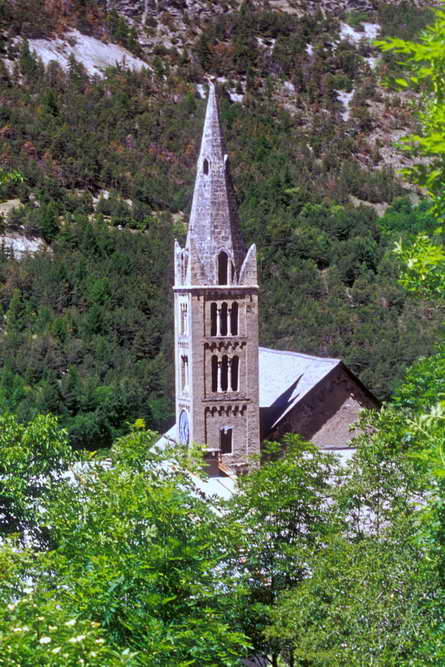 Saint-Martin-de-Queyrires - glise Saint-Martin du XVe sicle - clocher 