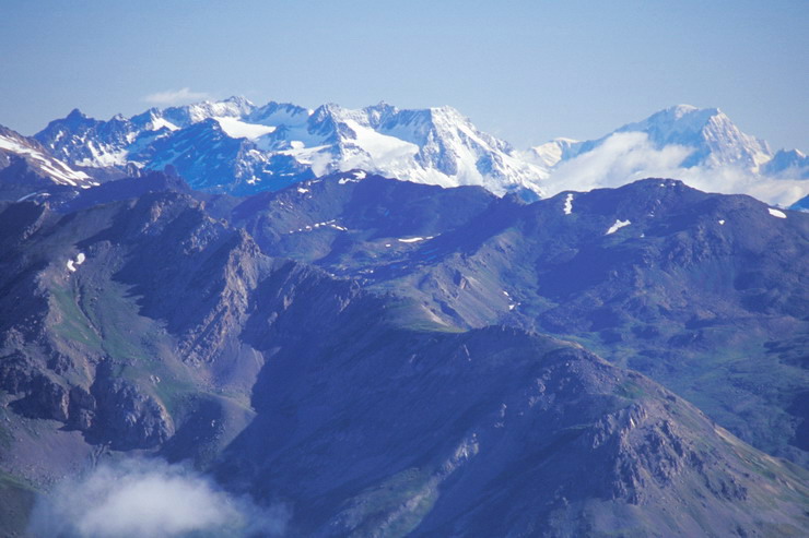 La Condamine - Massif de pclet-Polset (Vanoise) et Mont Blanc, par del le Col de Chavire